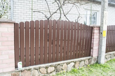 Забор из штакетника Авангард с фигурным верхним краем